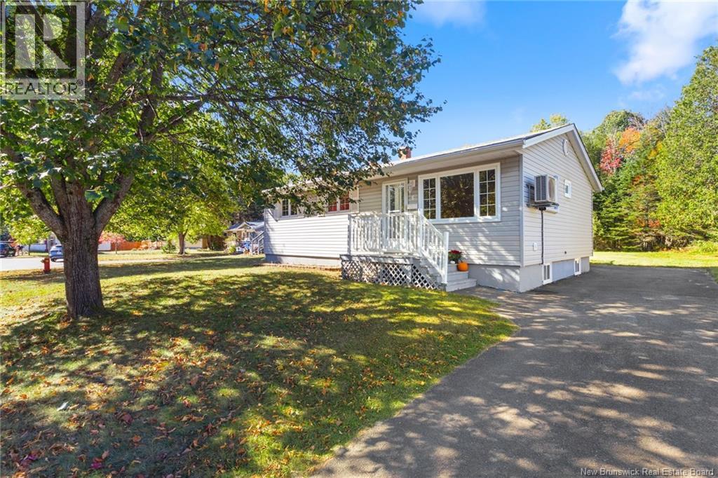 6 Centennial Ct, Fredericton, NB E3A 4G6