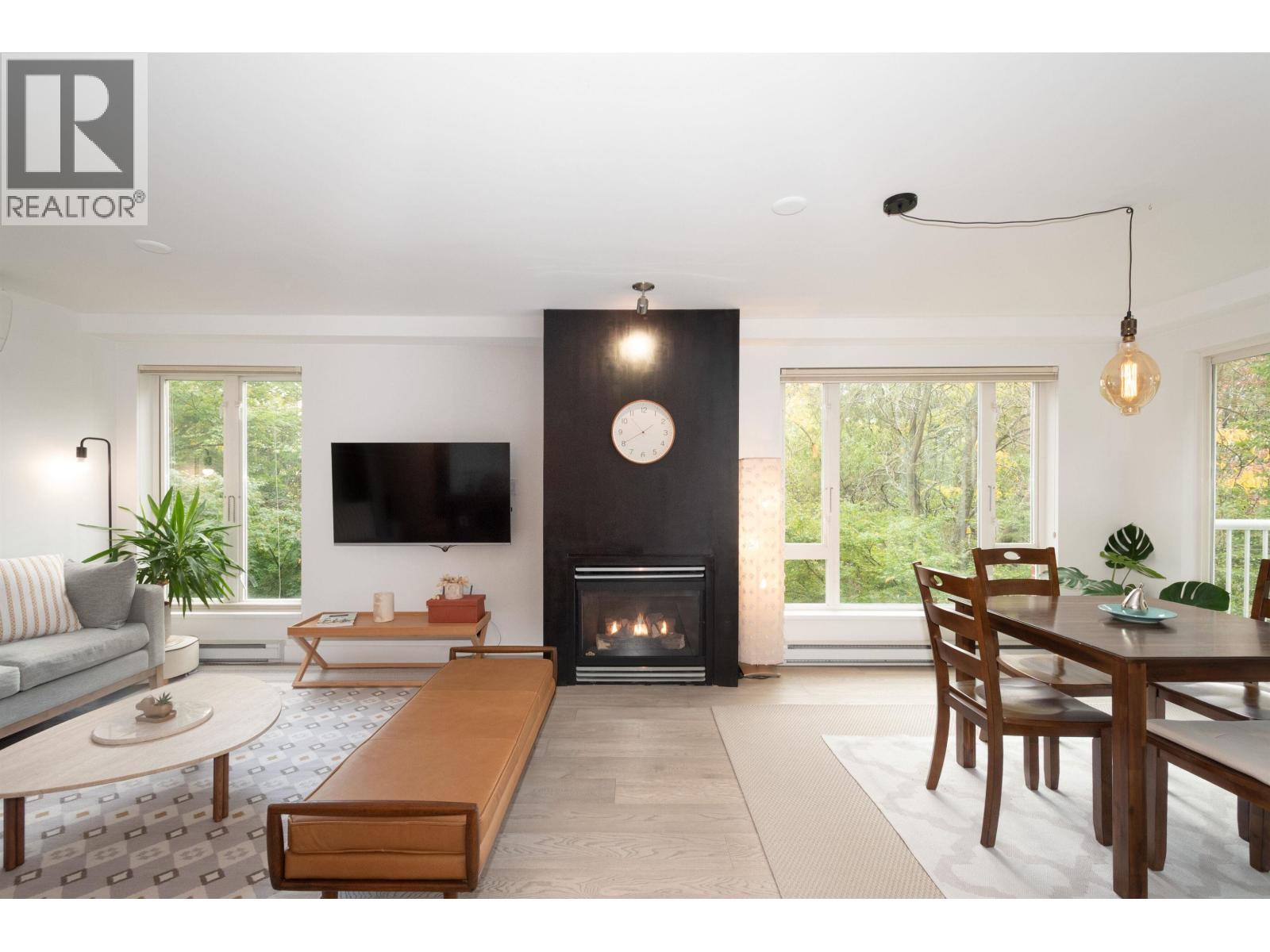 2628 Yew Street Unit 315, Vancouver, BC V6K 4T4