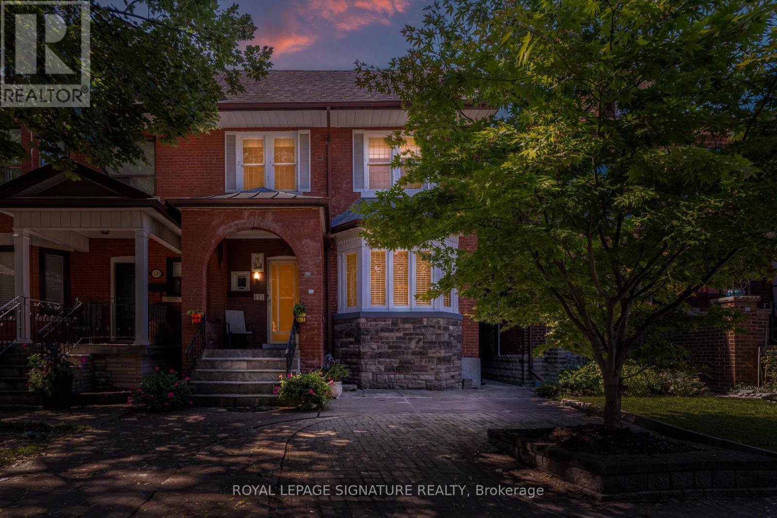 432 Crawford St St, Toronto, ON M6G 3J6