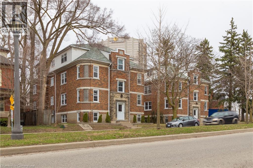 86 Union Blvd, Kitchener, ON N2G 2K2