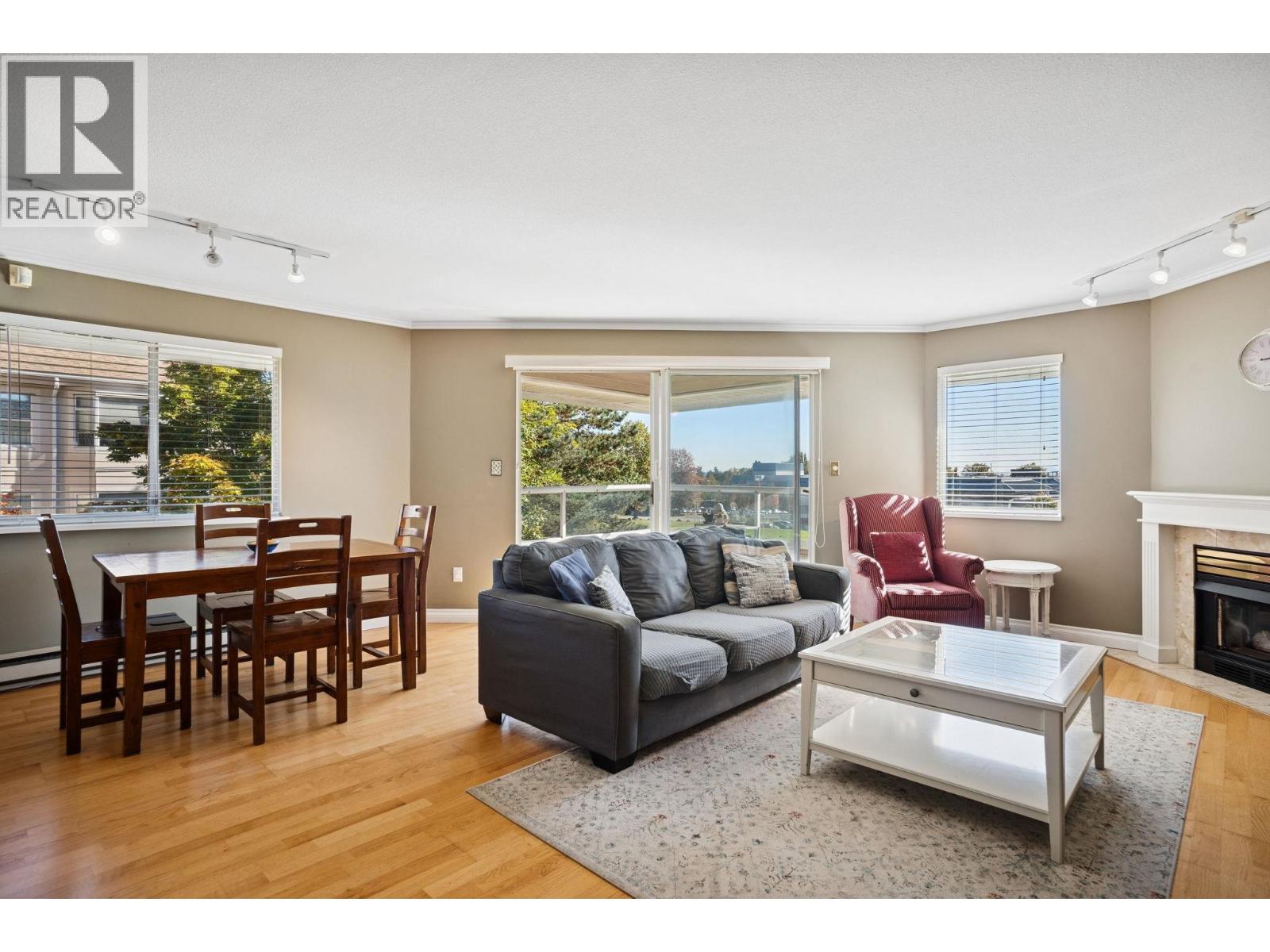 5350 Victory Street Unit 304, Burnaby, BC V5J 1T1