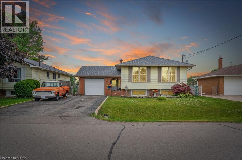 27 Craddock Blvd, Jarvis, ON N0A 1J0