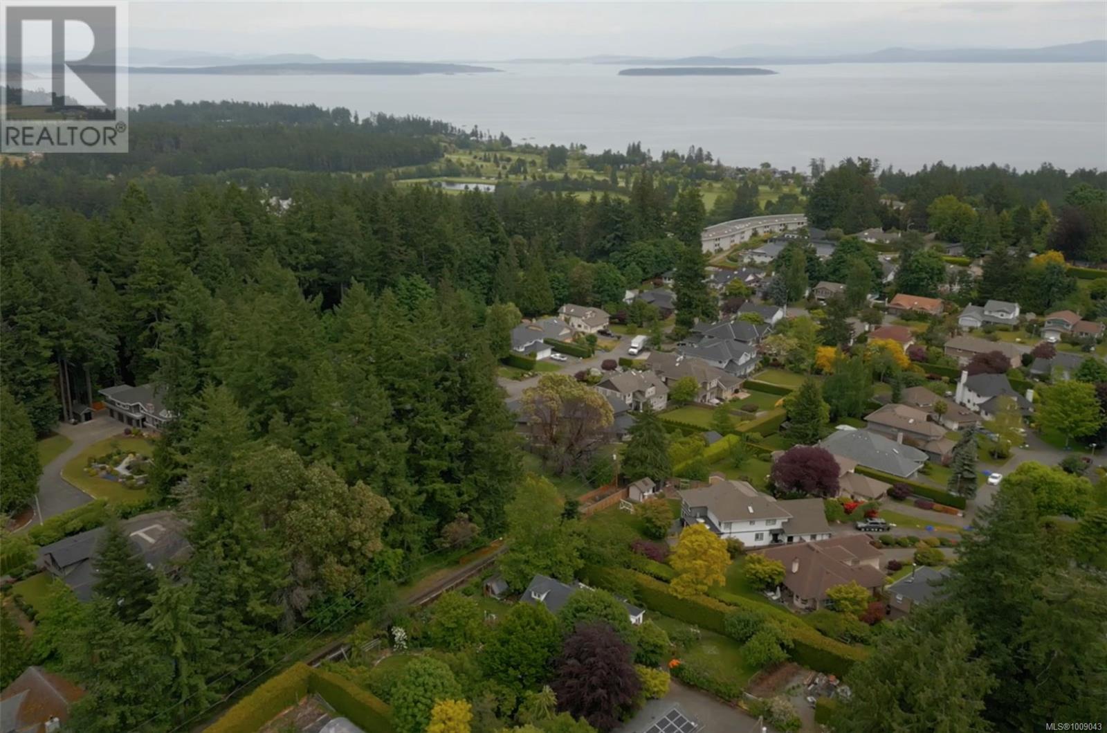 5225 Santa Clara Ave, Saanich, BC V8Y 1W6