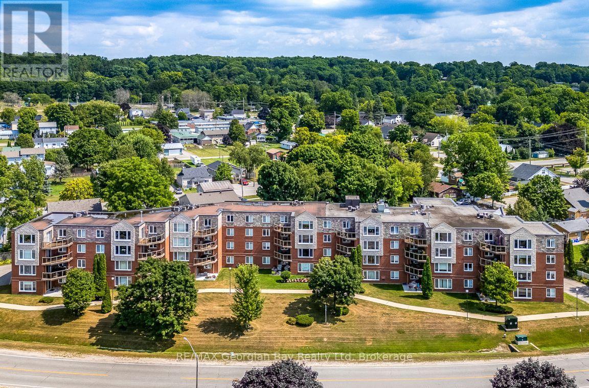 102 11 Beck Blvd, Penetanguishene, ON L9M 2G1