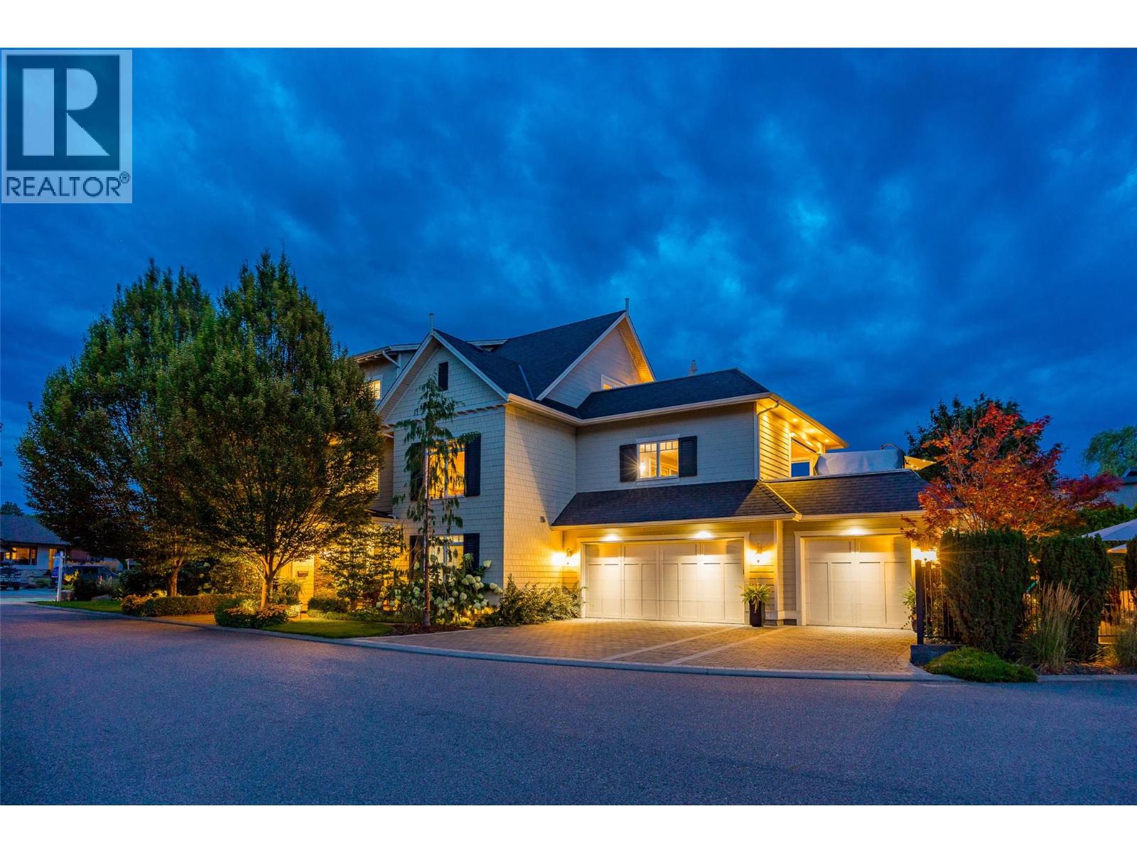 2410 Abbott Street Unit 4, Kelowna, BC V1Y 1E8