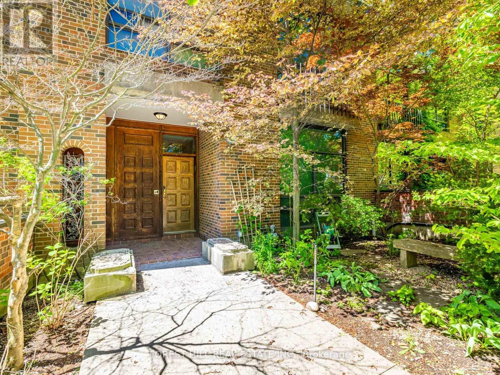 82 Oriole Rd, Toronto, ON M4V 2G1