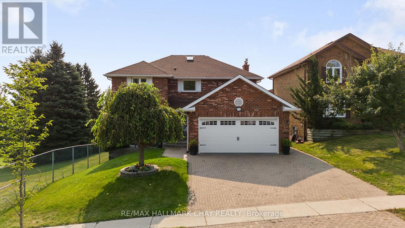 292 Leacock Dr, Barrie, ON L4N 6K2