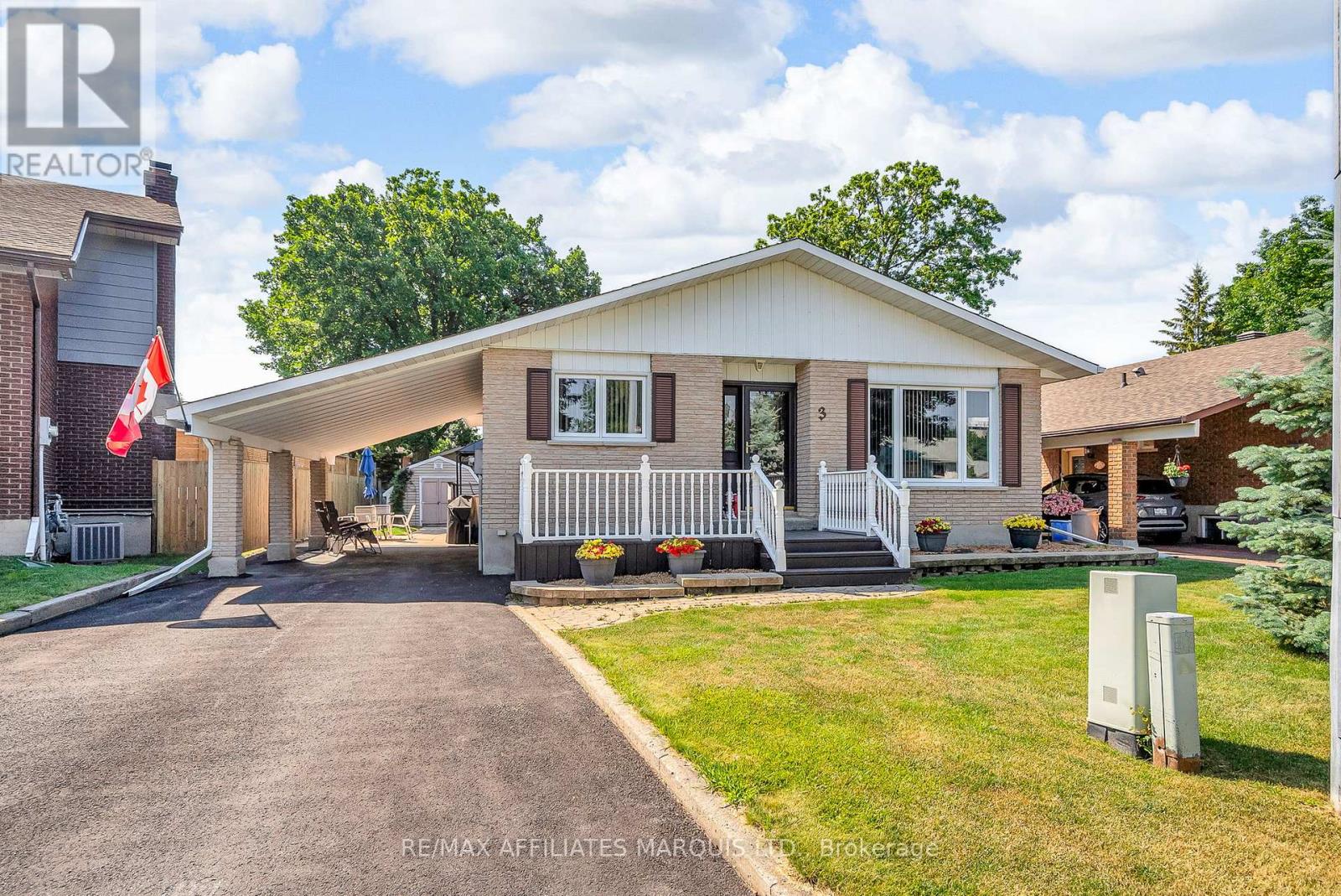 3 Leap Ct, Cornwall, ON K6H 6M6