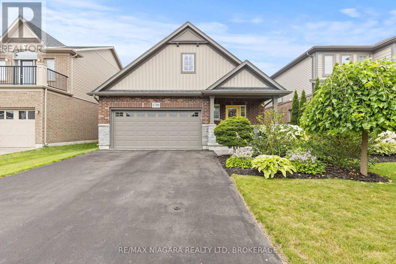 5799 Osprey St, Niagara Falls, ON L2H 0G2