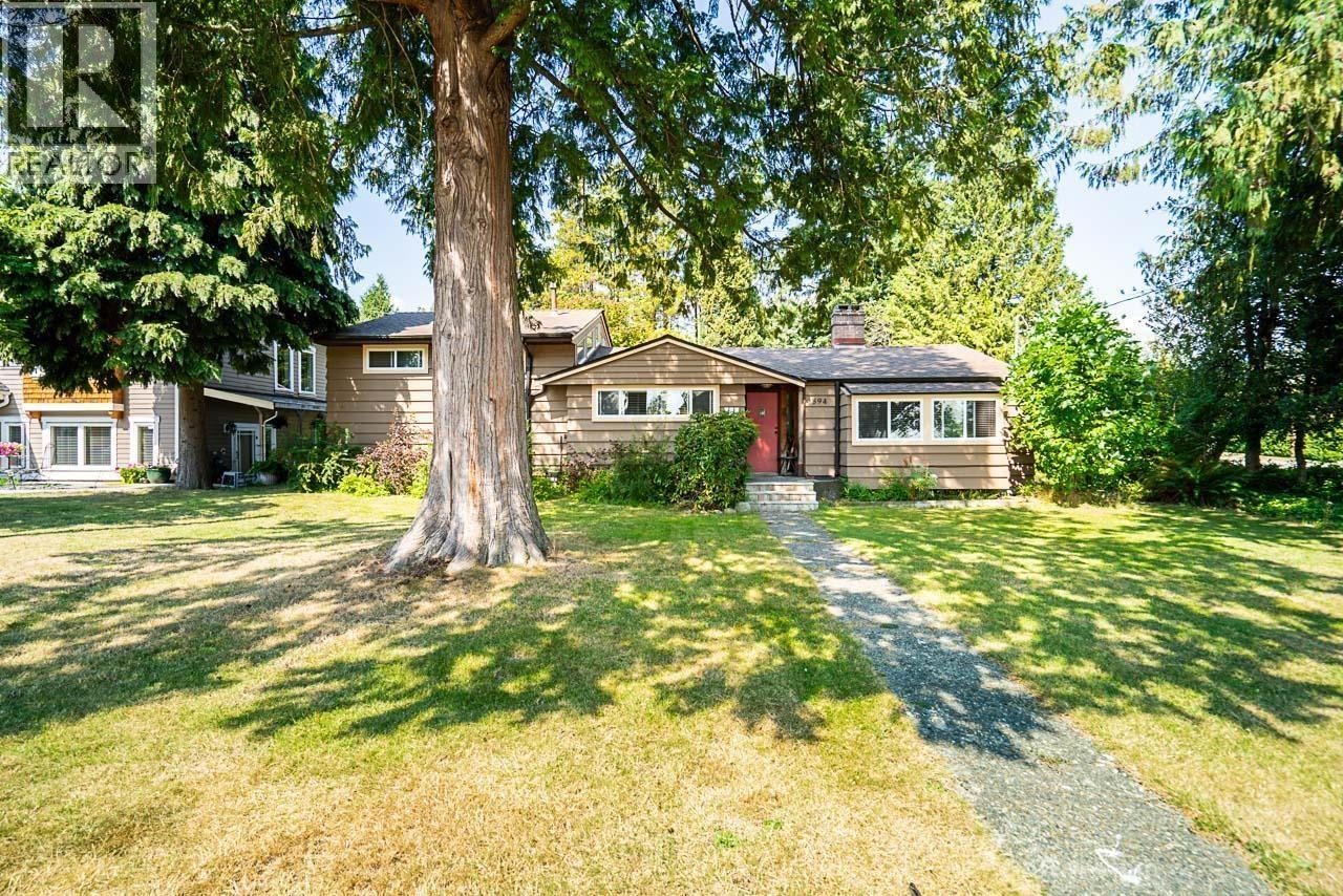 894 E 13th St, North Vancouver, BC V7L 2M9