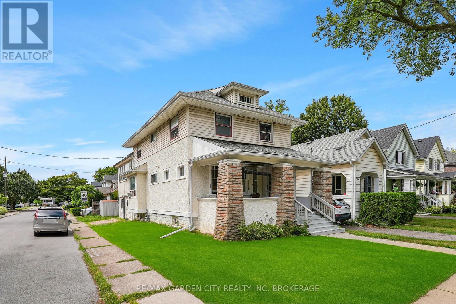213 Geneva St, St. Catharines, ON L2R 4P9