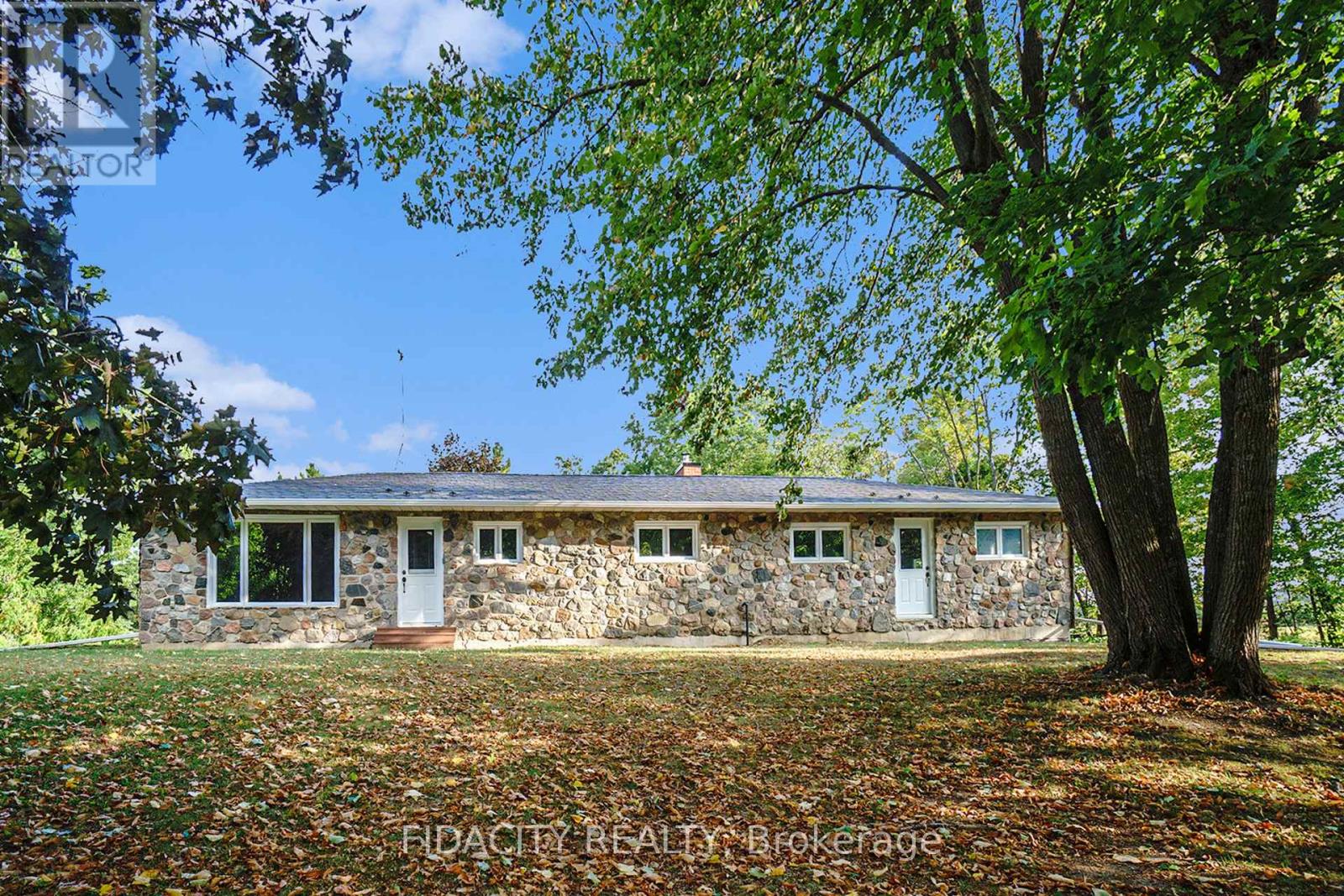 1910 Beach Rd, North Grenville, ON K0G 1S0