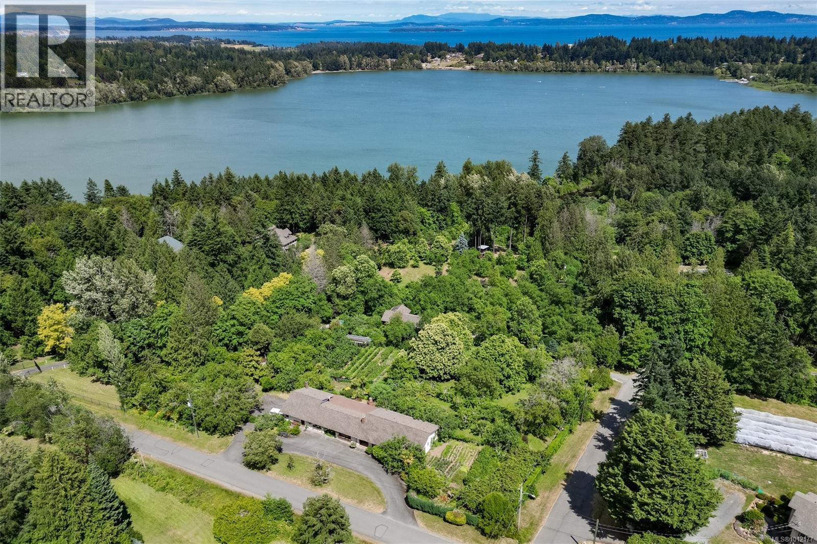 5489 Forest Hill Rd, Saanich, BC V9E 2A8