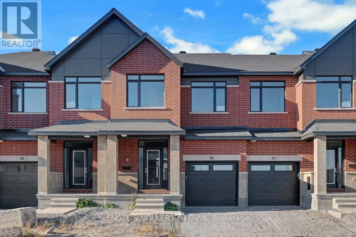 95 San Felice Cir, Ottawa, ON K2S 2R9