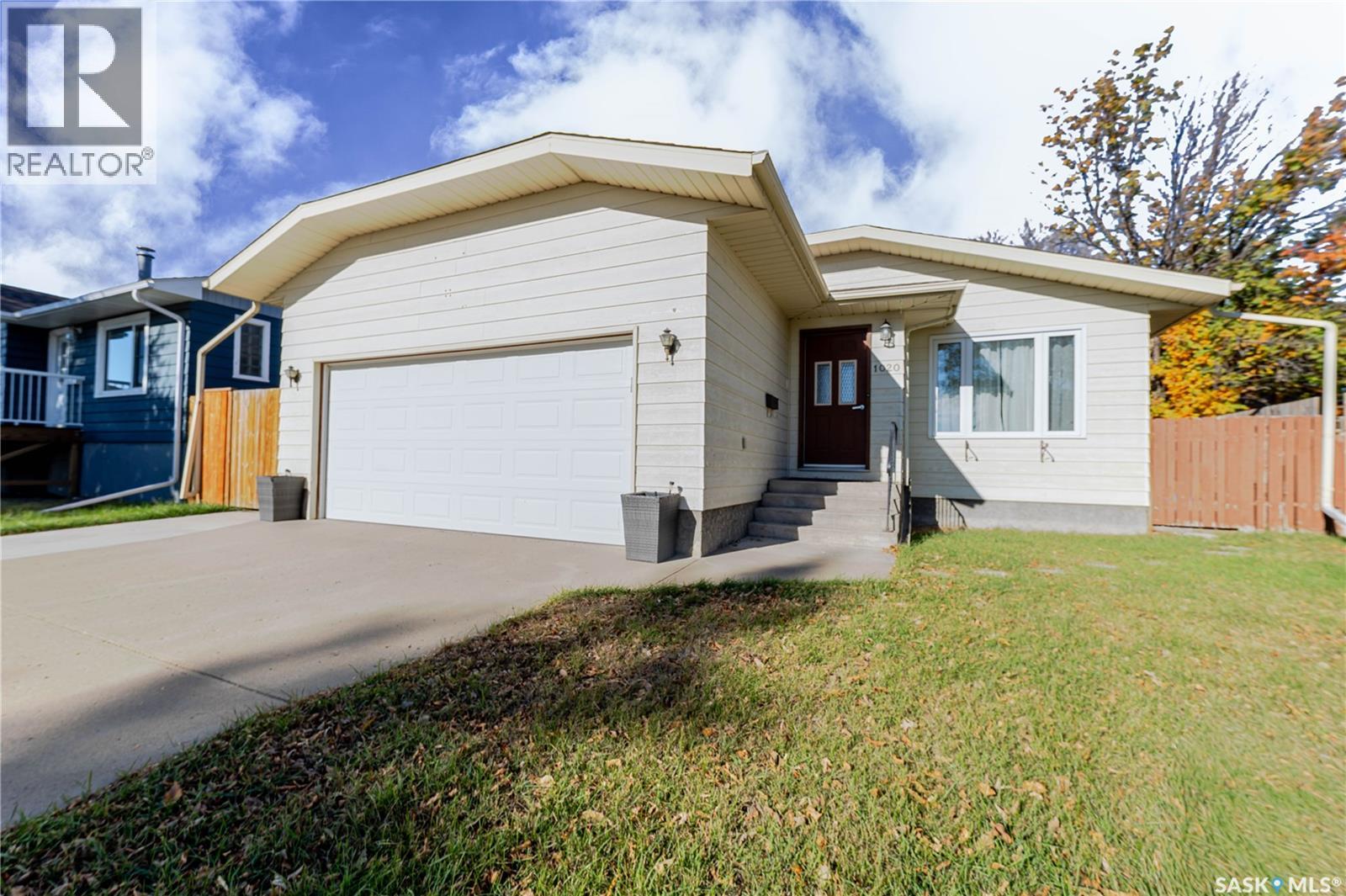 1020 Caribou St W, Moose Jaw, SK S6H 2L7