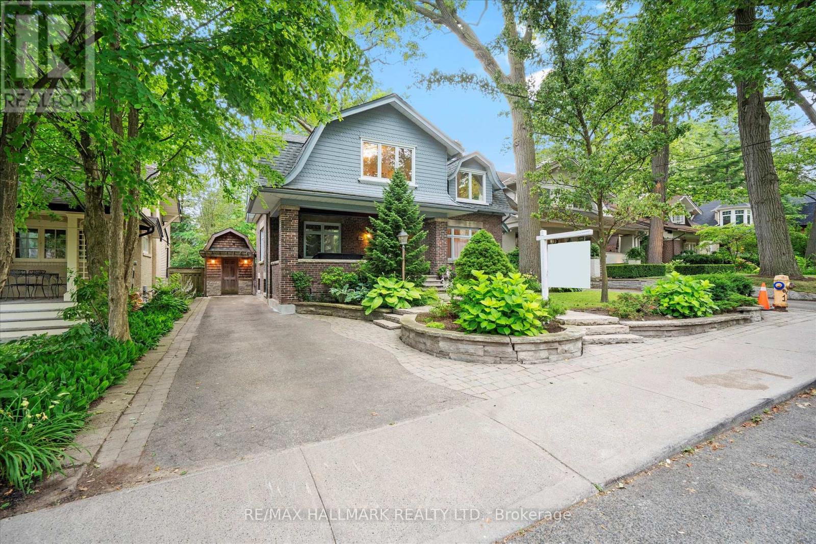 34 Munro Park Ave, Toronto, ON M4E 3M3