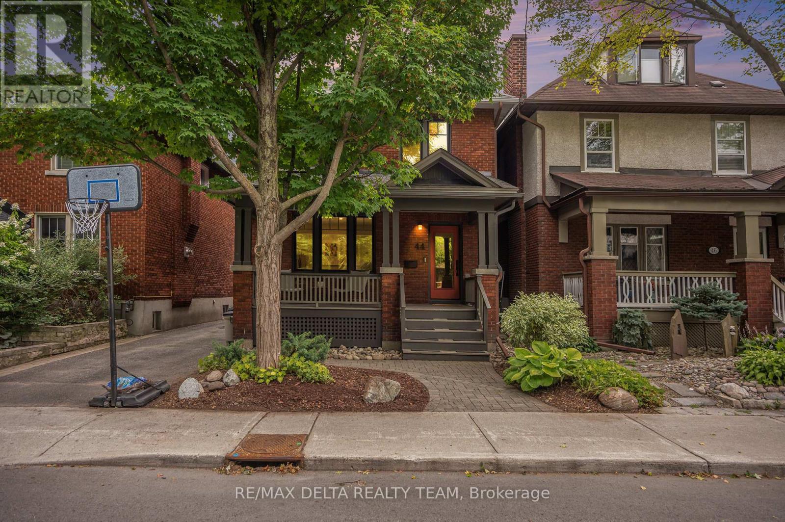 44 Renfrew Ave, Ottawa, ON K1S 1Z5