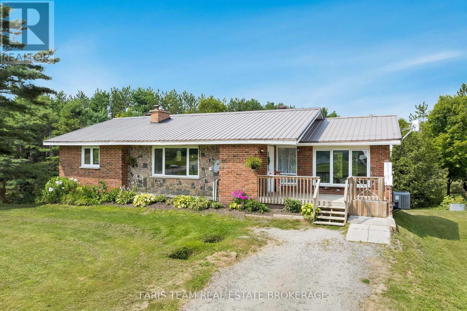 1105 Fraserburg Rd, Bracebridge Macaulay, ON P1L 0G9