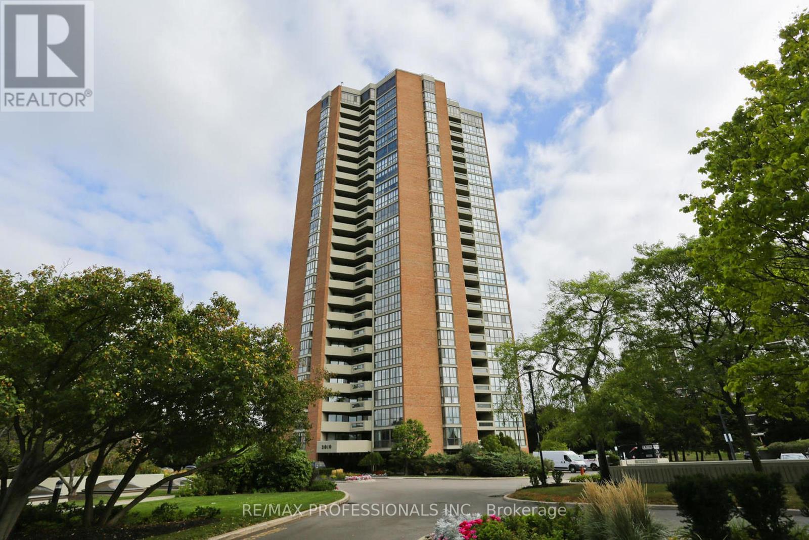 1703 2010 Islington Ave, Toronto, ON M9P 3S8