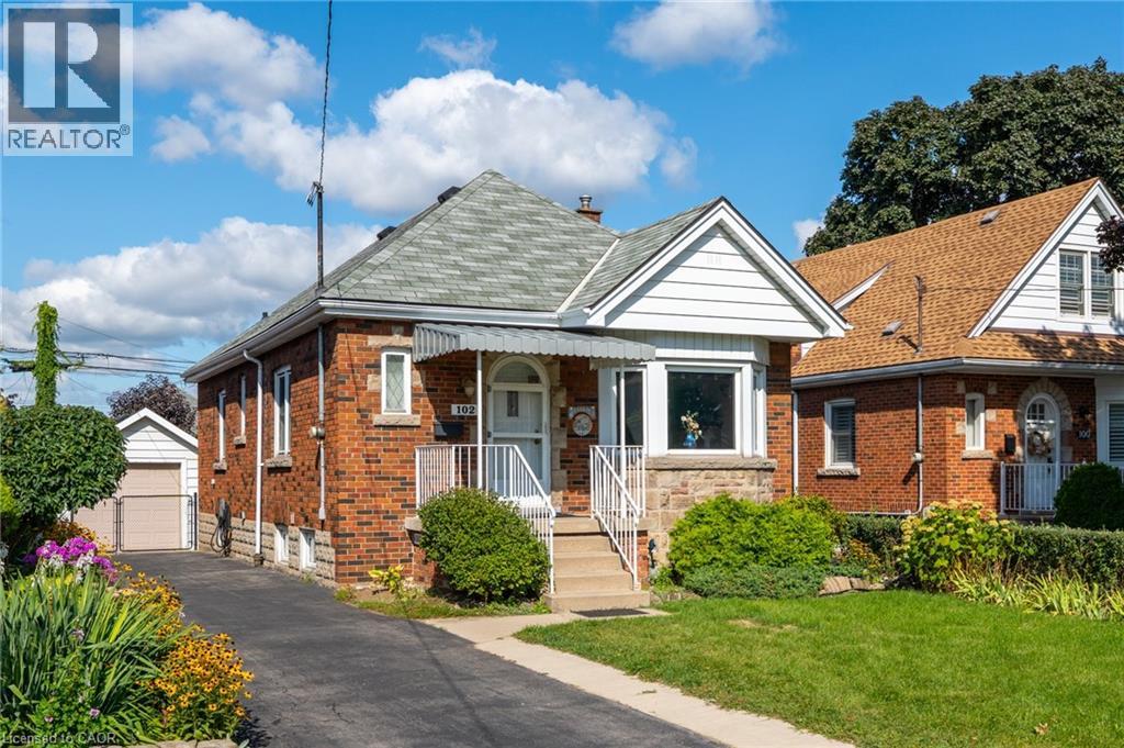 102 Barons Ave S, Hamilton, ON L8K 2Y6