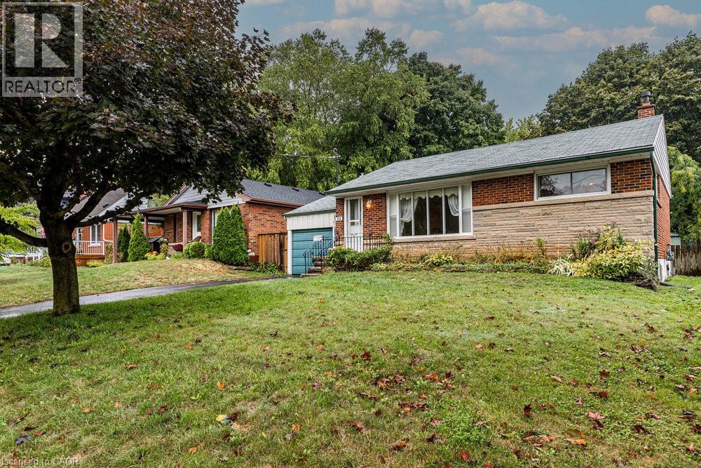 22 Dunning Ct, Hamilton, ON L9H 4K6