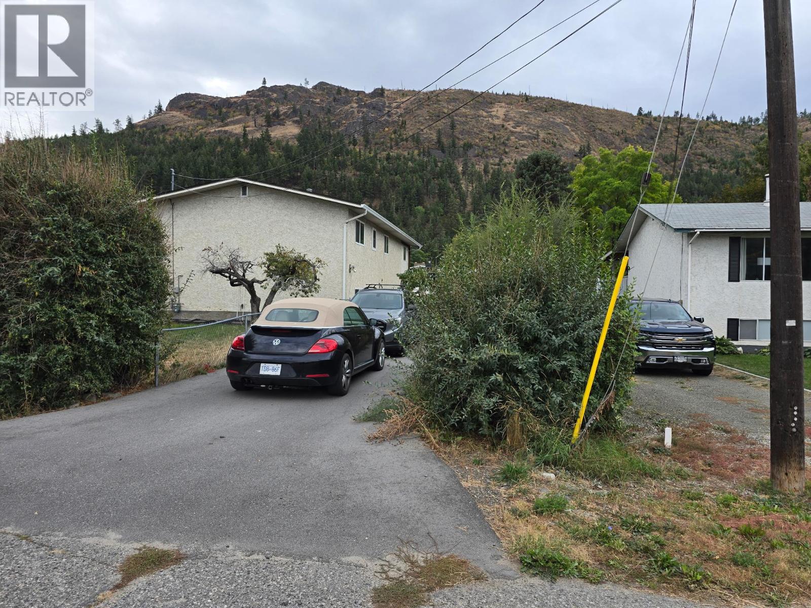 2606 Applewood Rd, West Kelowna, BC V1Z 2L8
