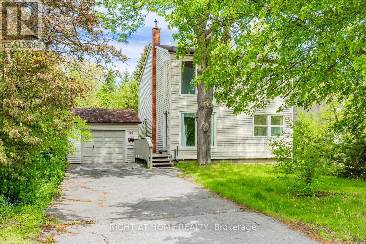 144 Wedgewood Dr, Toronto, ON M2M 2H7