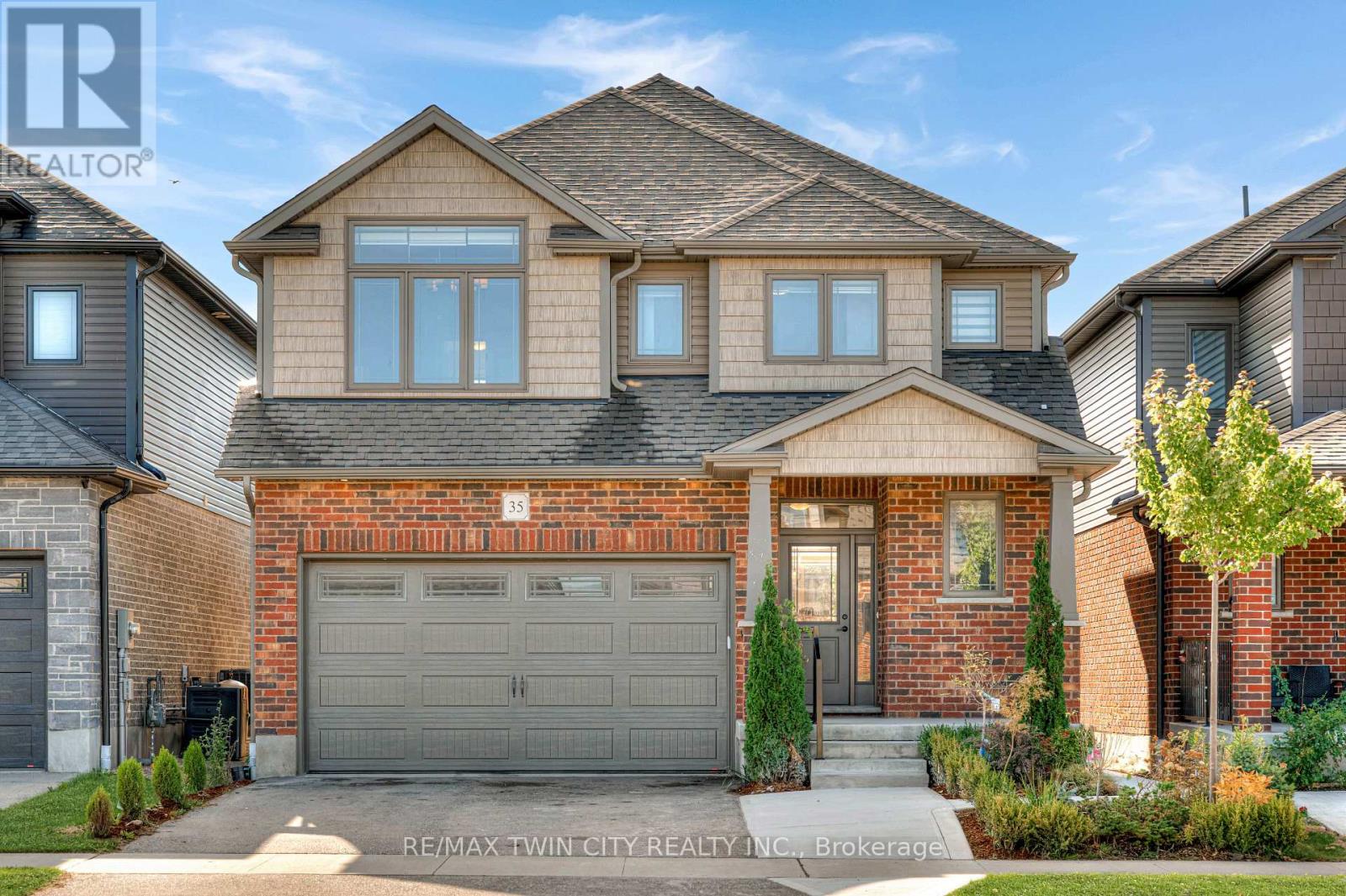 35 Loxleigh Ln, Woolwich, ON N0B 1M0