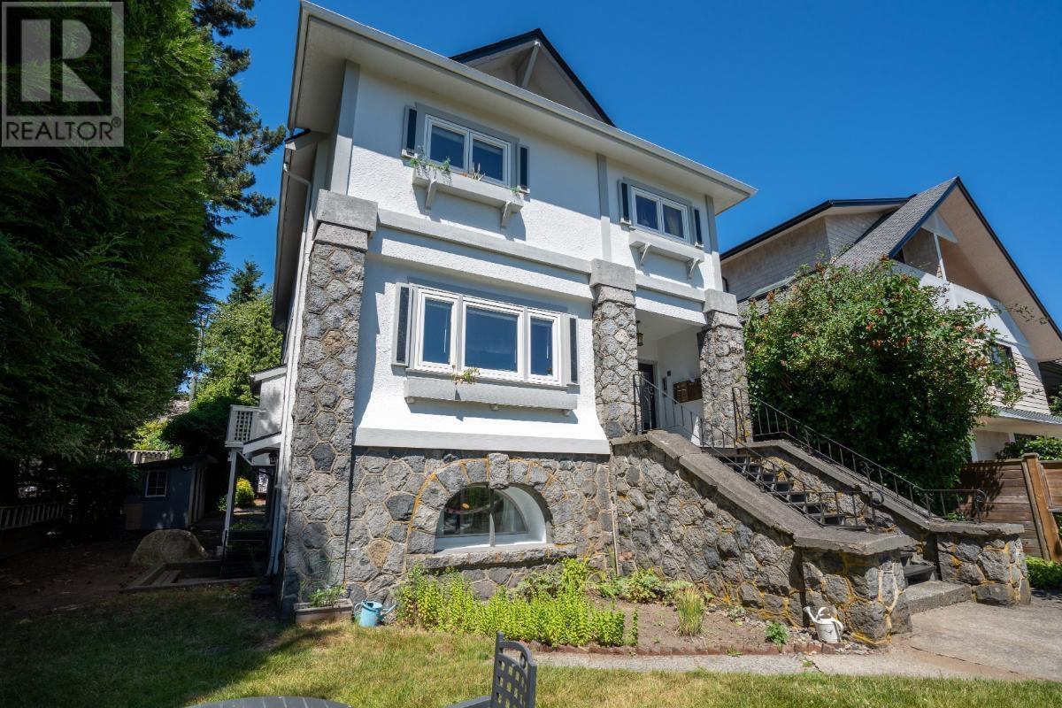 2575 W 3rd Ave, Vancouver, BC V6K 1M2