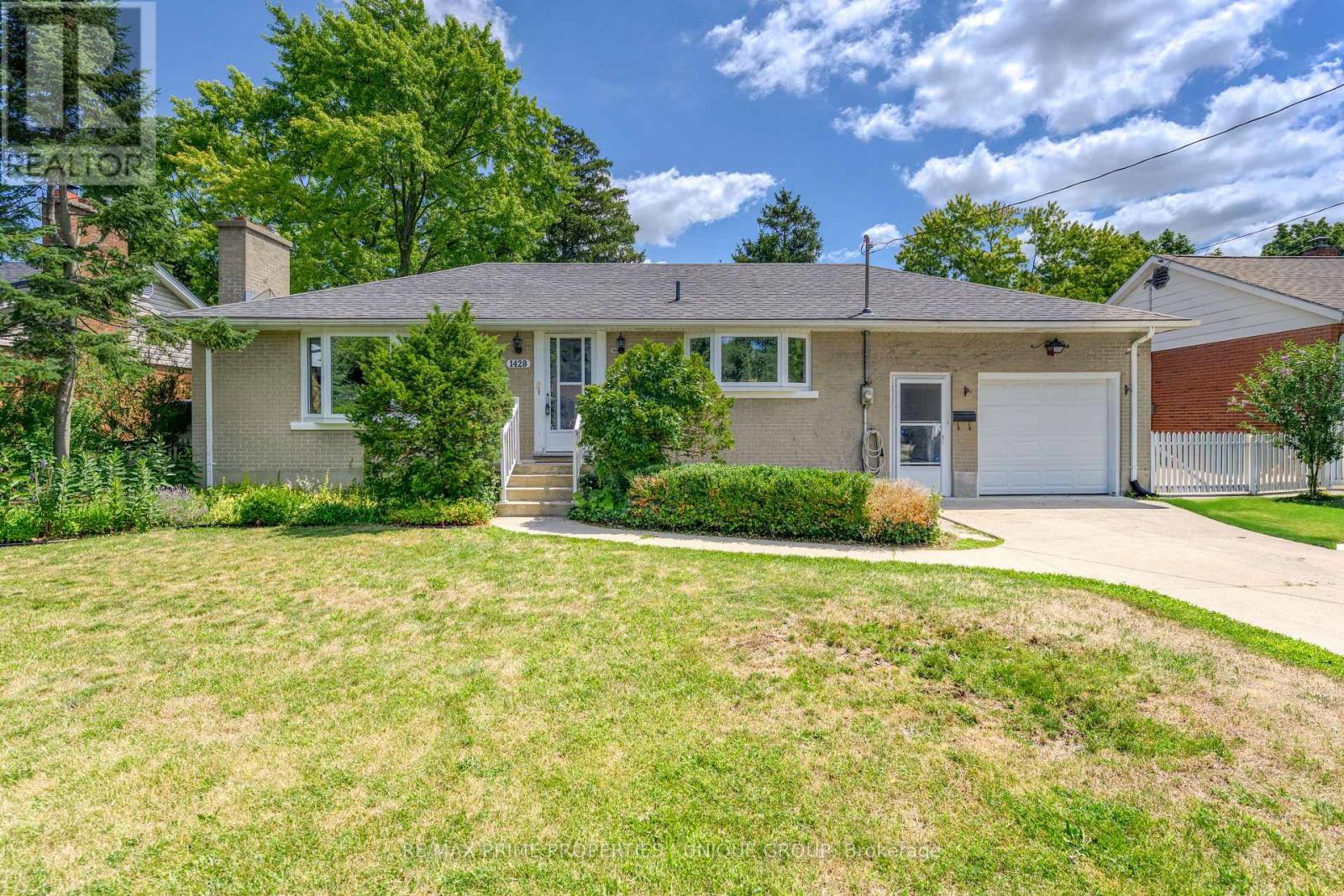 1428 Indian Rd N, Sarnia, ON N7V 4C9