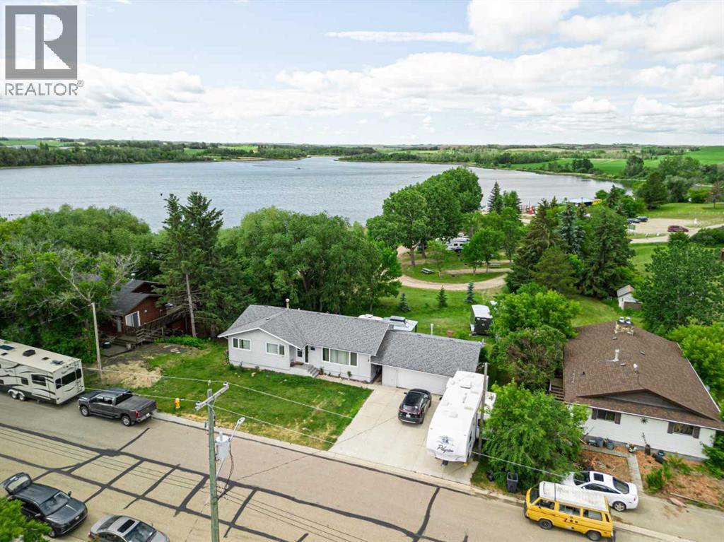 4812 Lake St, Alix, AB T0C 0B0