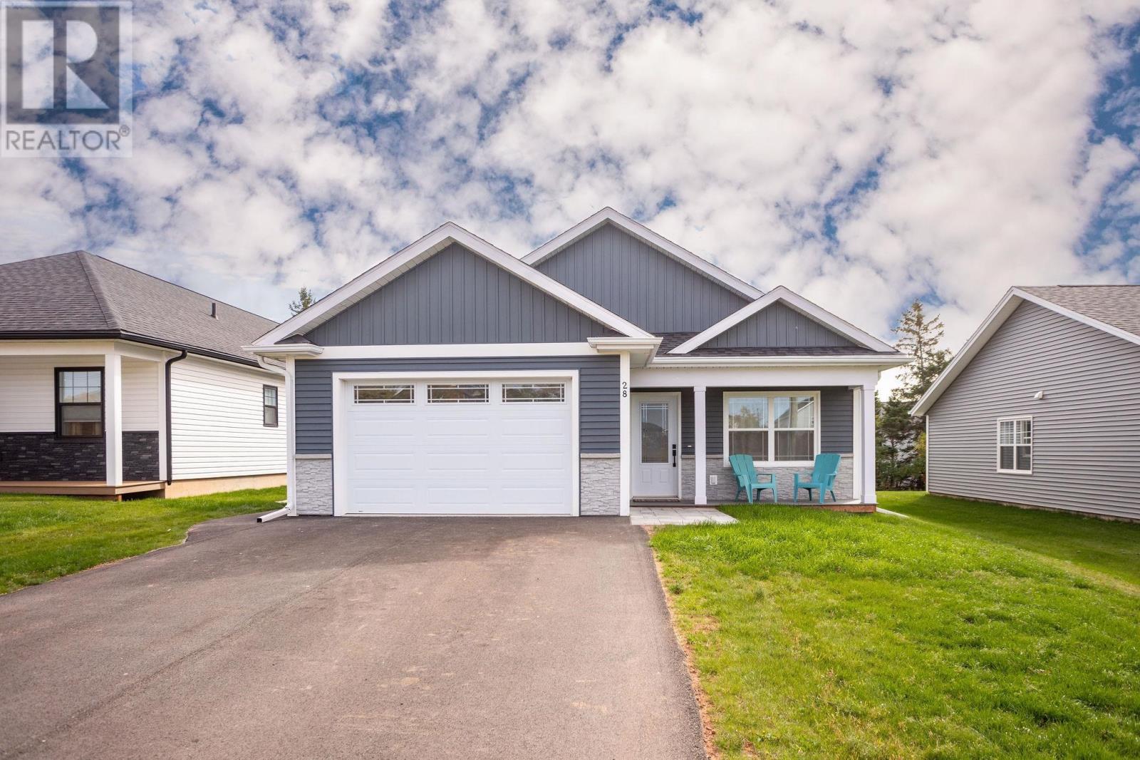 28 Emily Dr, Charlottetown, PE C1C 0S5