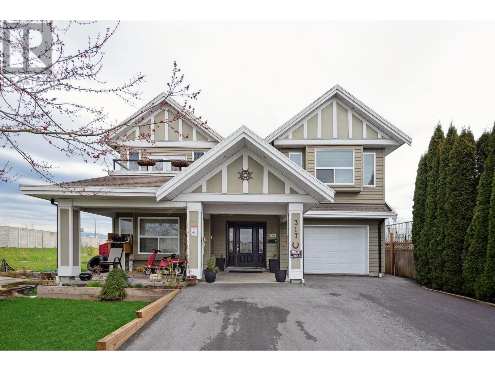 317 Jardine St, New Westminster, BC V3M 5M6