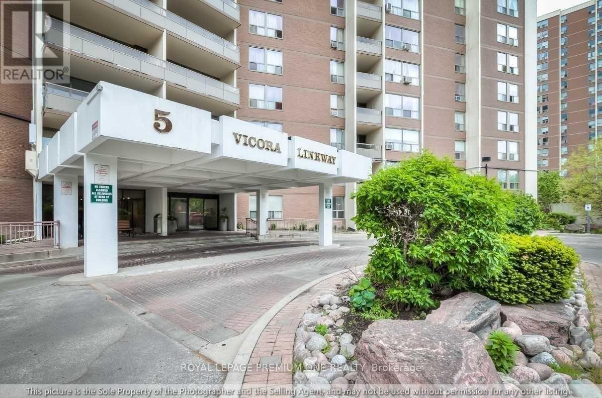 210 5 Vicora Linkway, Toronto, ON M3C 1A2