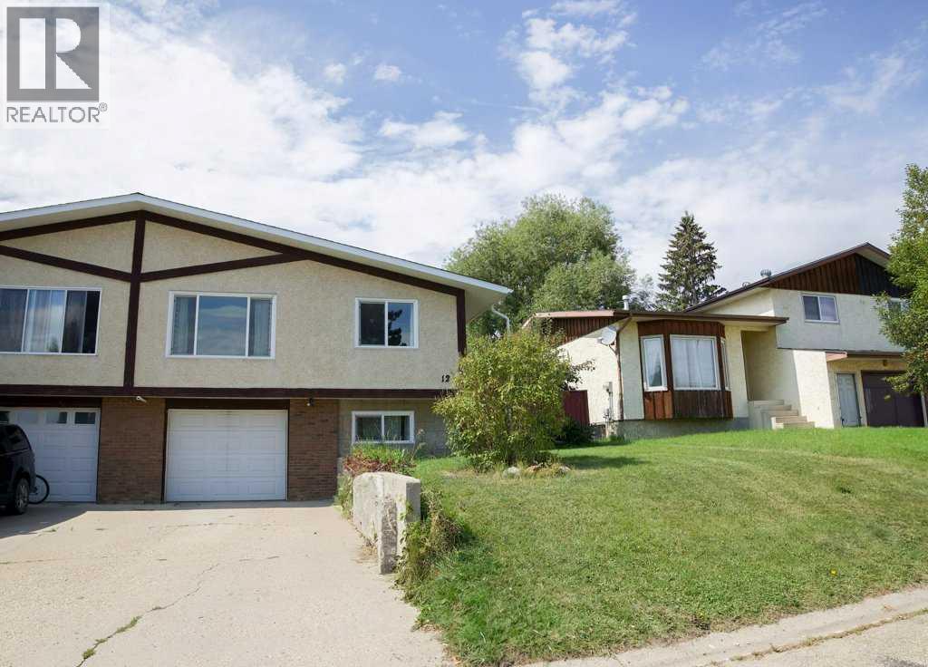 12 Eagle Rd, Lacombe, AB T4L 1R3