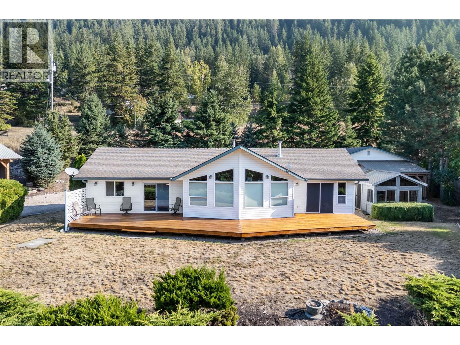 760 Mobley Rd, Tappen, BC V0E 2X1