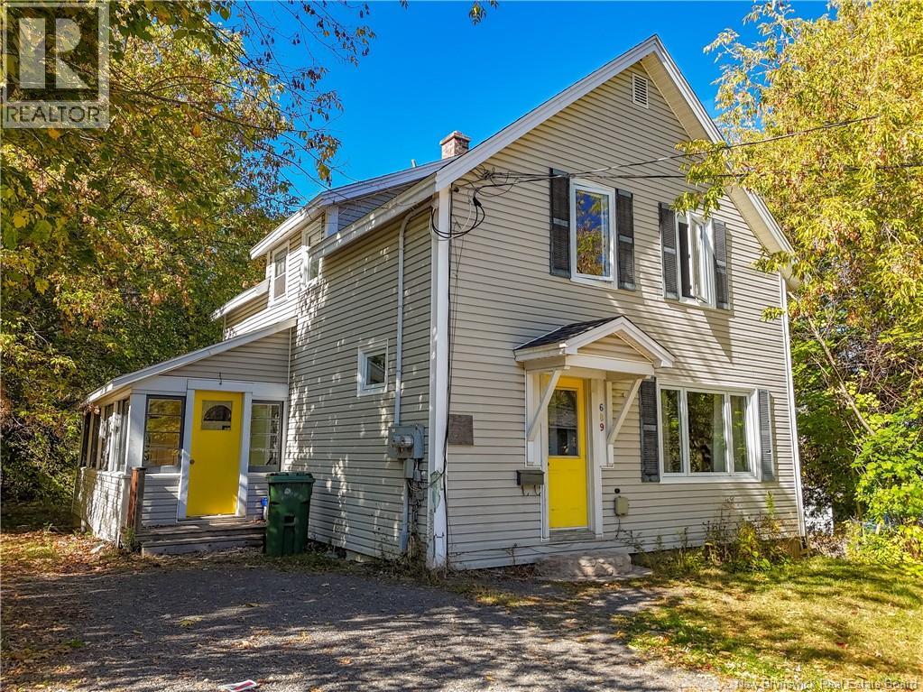 689 Graham Ave, Fredericton, NB E3B 4C2