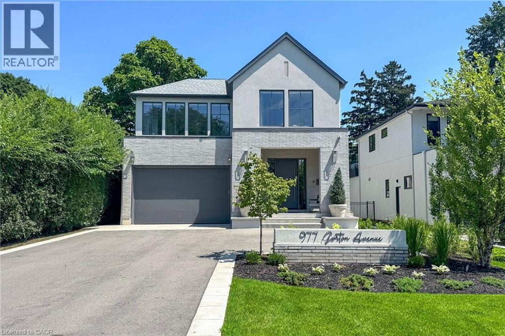 977 Gorton Ave, Burlington, ON L7T 1S6