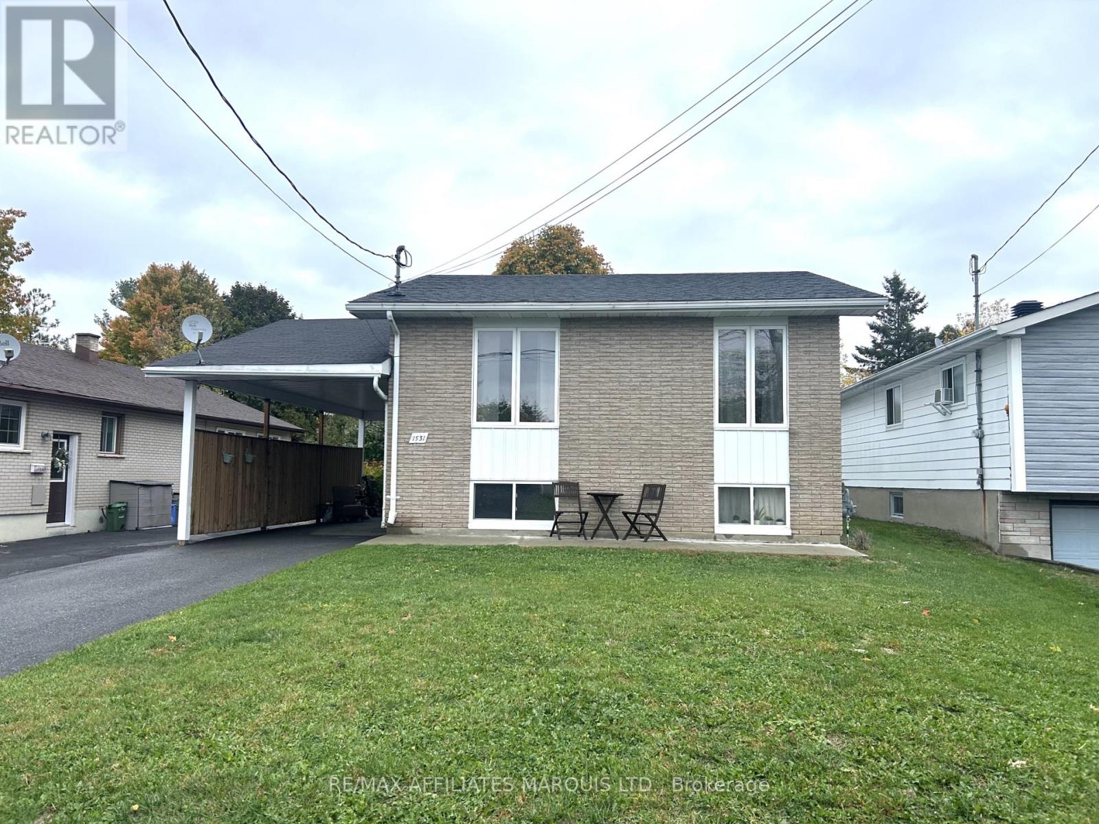 1531 Champagne Ave, Cornwall, ON K6J 4W7