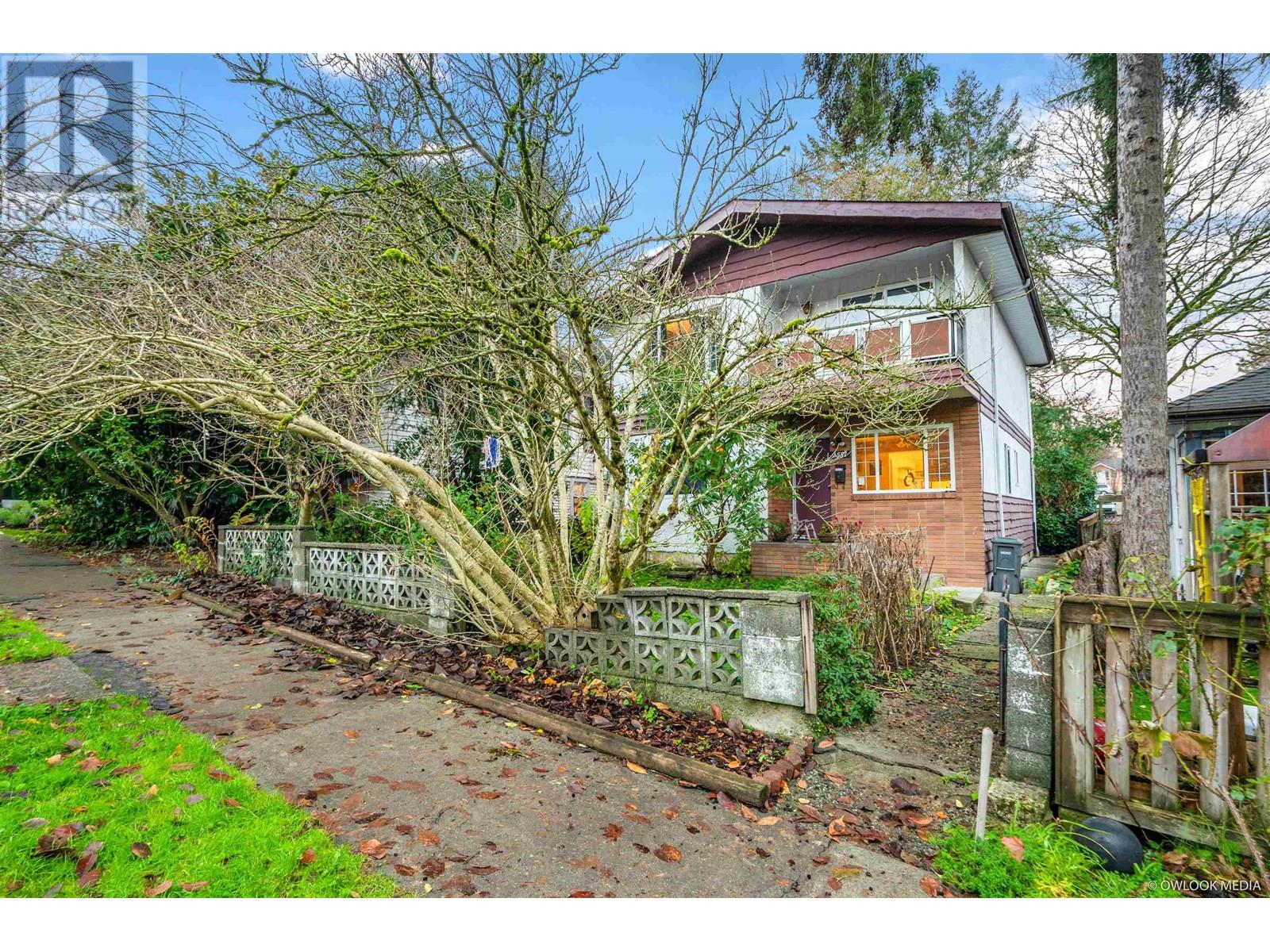 3557 Marshall St, Vancouver, BC V5N 4S2