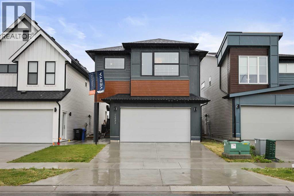 1233 Copperfield Blvd SE, Calgary, AB T2Z 5G1