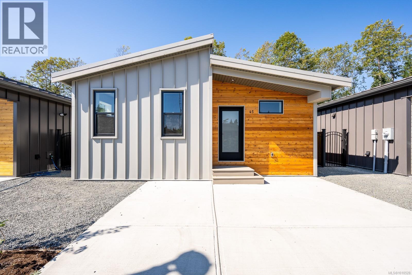 3025 Royston Rd Unit 45 Rd, Cumberland, BC V0R 1S0