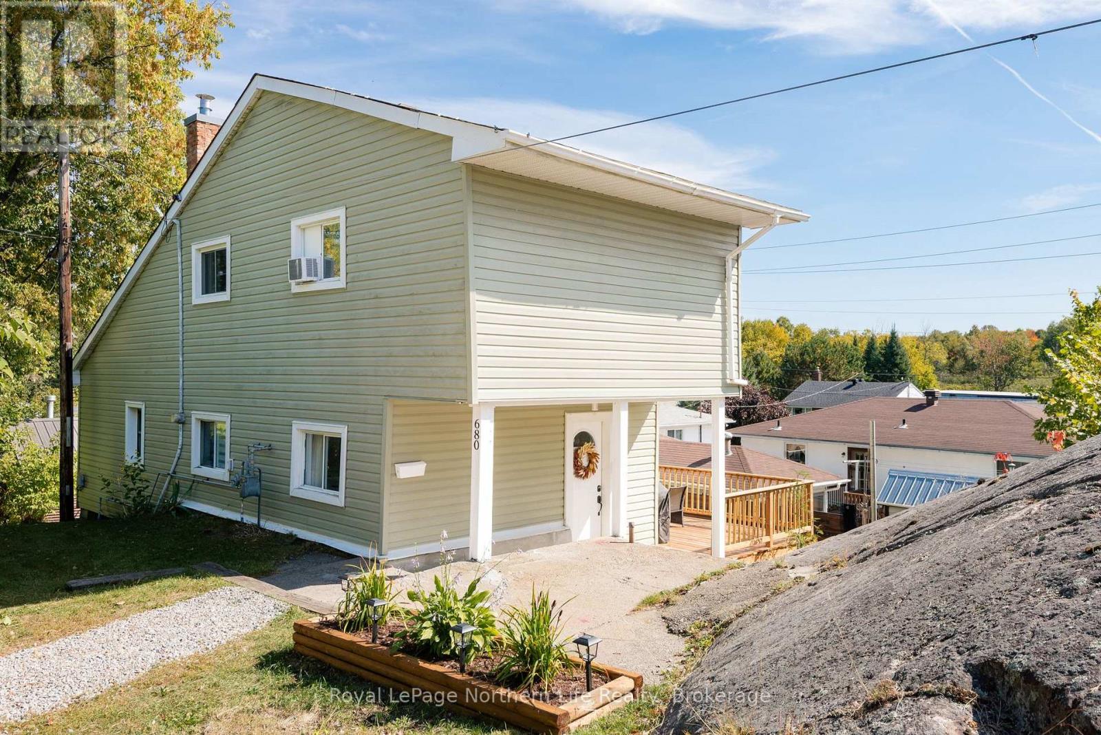 680 Hardy St, North Bay, ON P1B 2P9