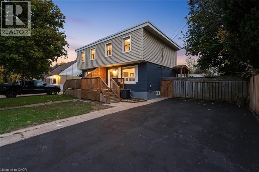 24 Eaton Pl, Hamilton, ON L8H 1N7