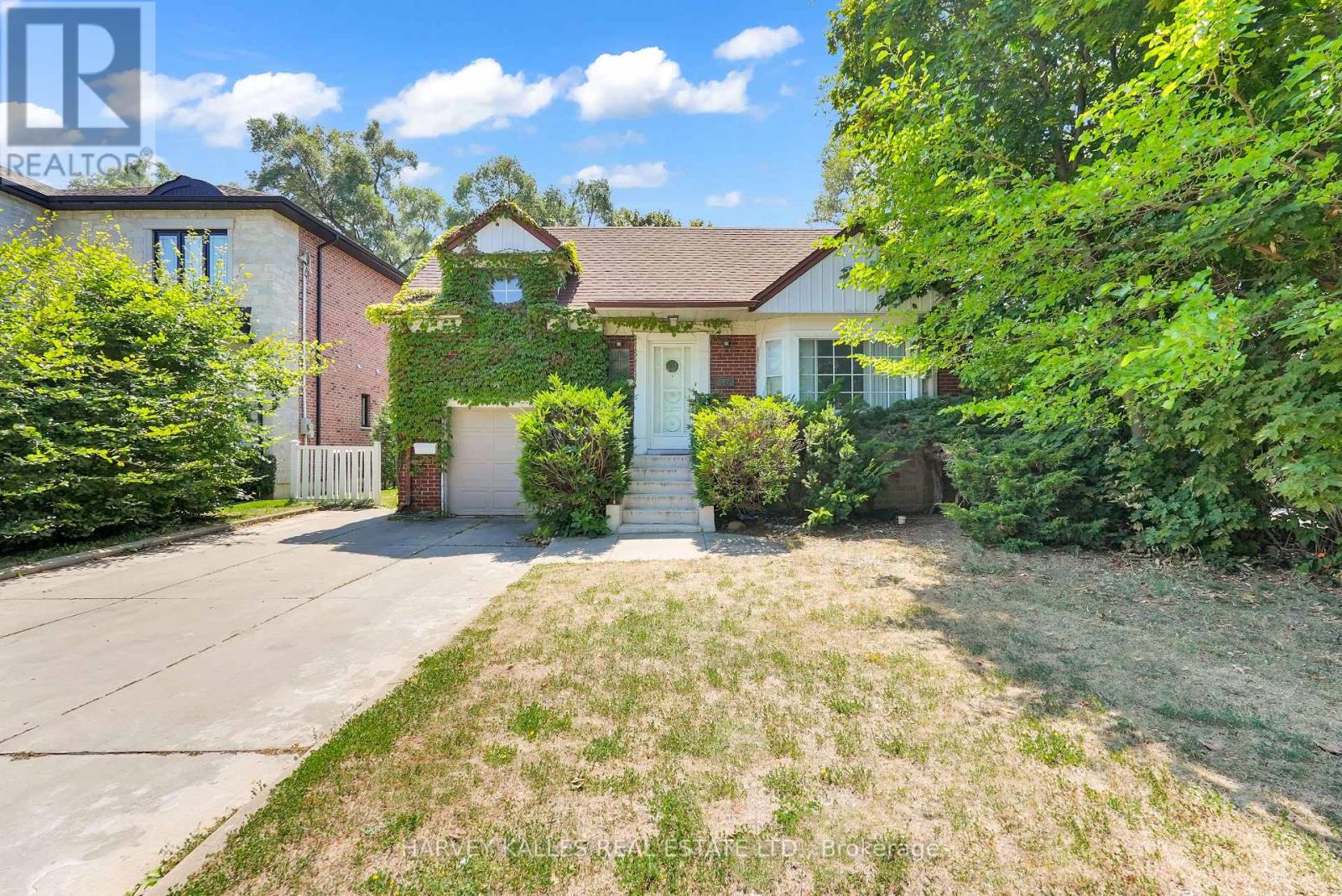 547 Douglas Ave, Toronto, ON M5M 1H7