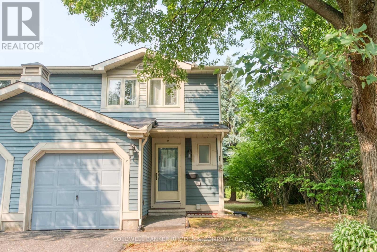 2 Saxton Private, Ottawa, ON K2H 9P2