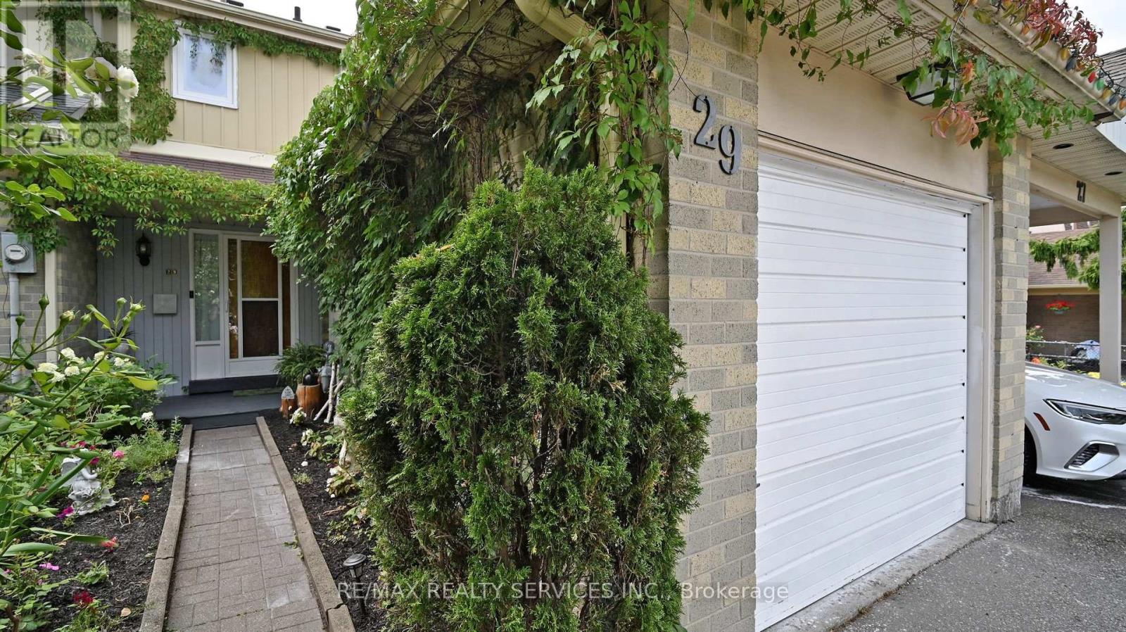 29 Primrose Cres, Brampton, ON L6Z 1E1