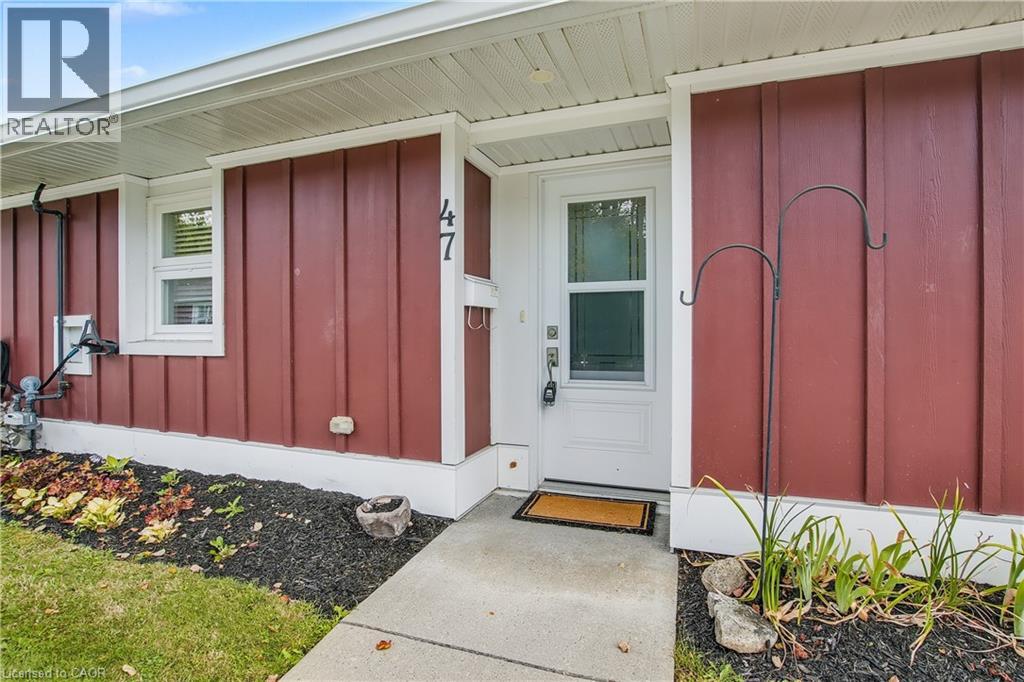 47 Szollosy Cir, Hamilton, ON L9B 1T8