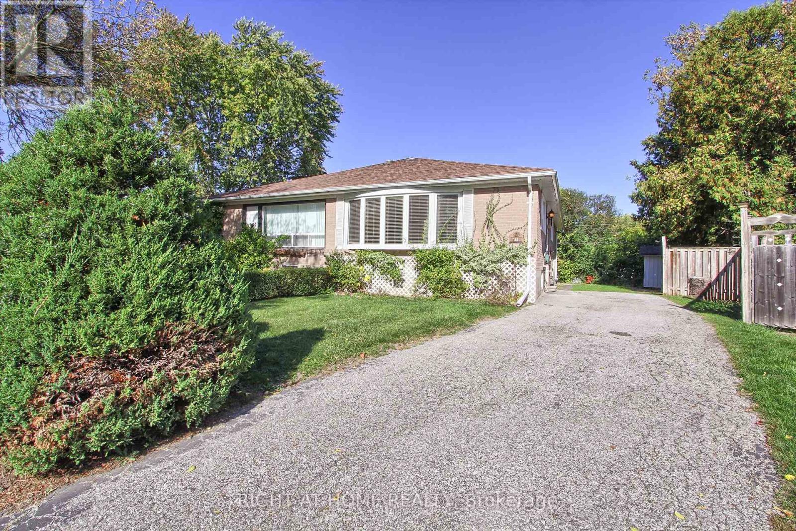 40 Kitimat Cres, Aurora, ON L4G 3C3