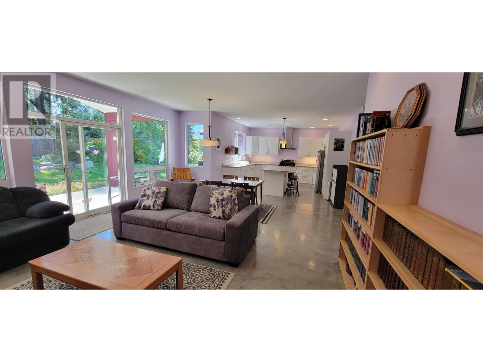 515 9 Avenue, New Denver, BC V0G 1S0